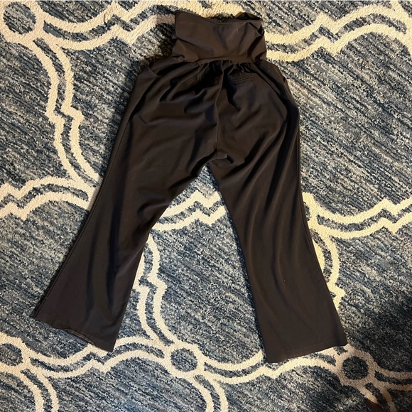 Perfectly broken in brown maternity pants with a ghost tag 💁🏻♀️ - Picture 2 of 4